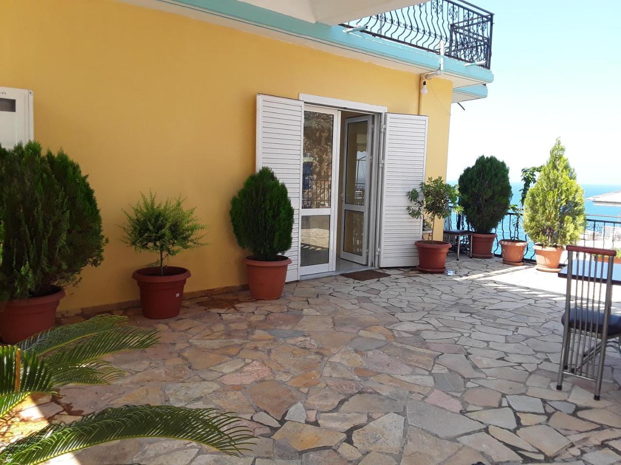 Odhisea Hotel Restaurant Qeparo Exterior foto