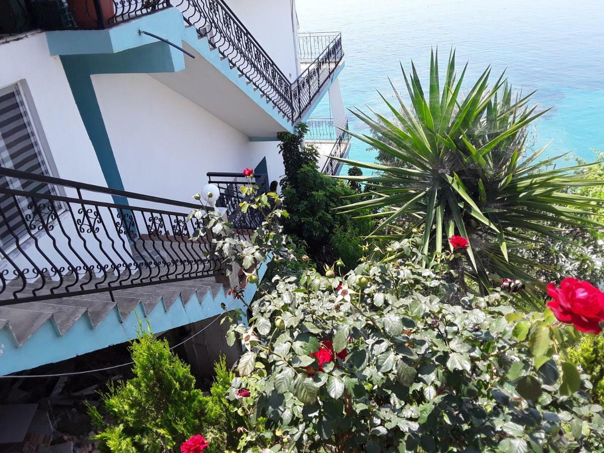 Odhisea Hotel Restaurant Qeparo Exterior foto