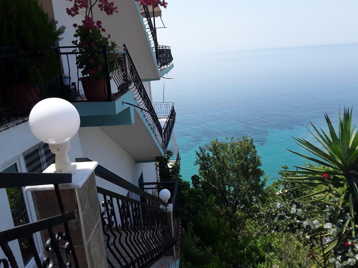Odhisea Hotel Restaurant Qeparo Exterior foto
